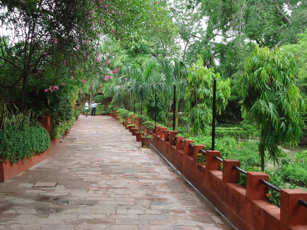 Hotel Sheela, 100M From Taj Mahal Agra  Bagian luar foto