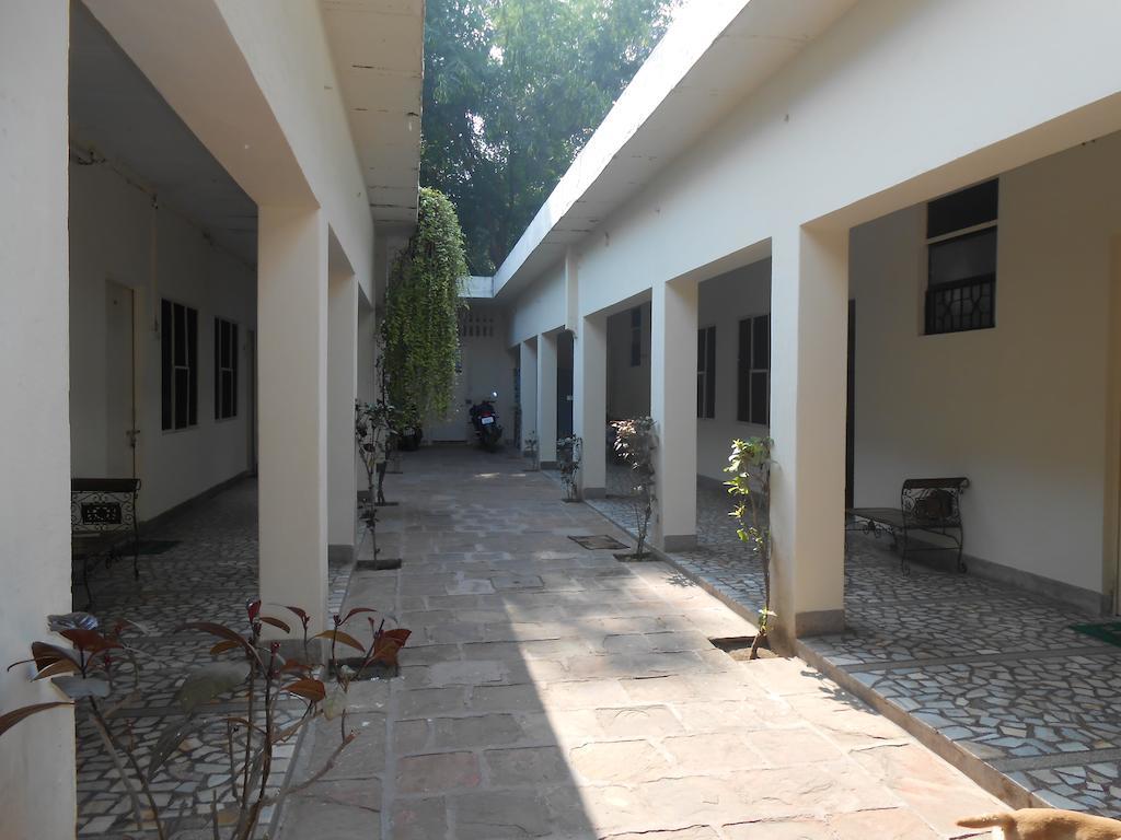 Hotel Sheela, 100M From Taj Mahal Agra  Bagian luar foto