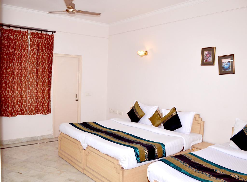 Hotel Sheela, 100M From Taj Mahal Agra  Bagian luar foto