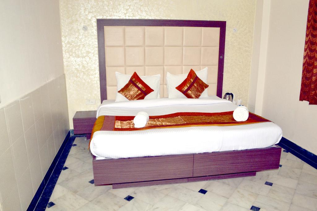 Hotel Sheela, 100M From Taj Mahal Agra  Bagian luar foto