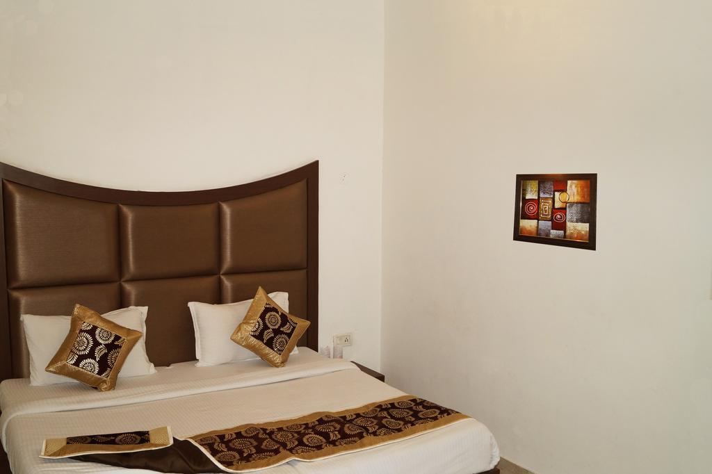 Hotel Sheela, 100M From Taj Mahal Agra  Bagian luar foto