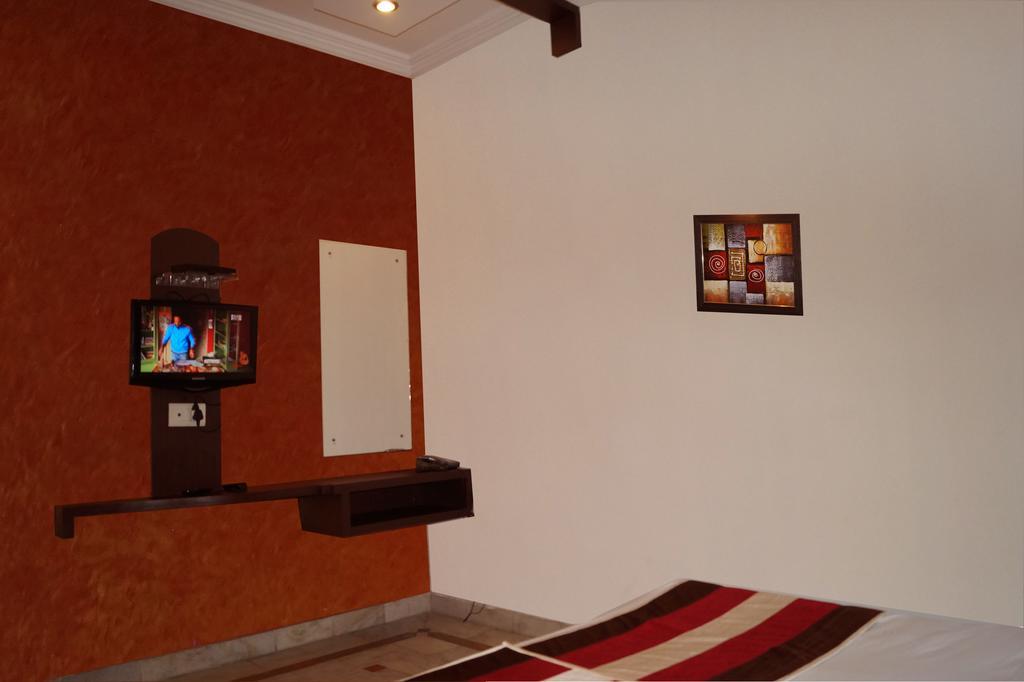 Hotel Sheela, 100M From Taj Mahal Agra  Bagian luar foto