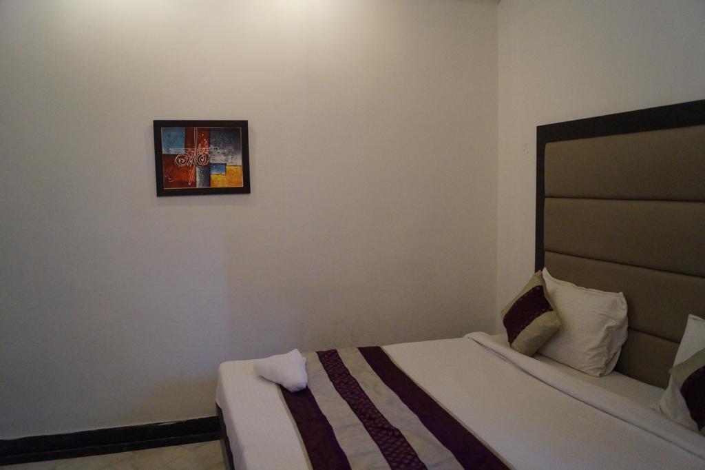 Hotel Sheela, 100M From Taj Mahal Agra  Bagian luar foto