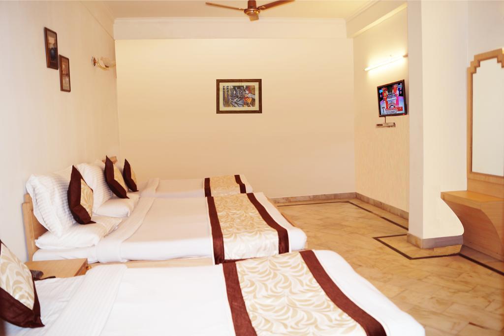 Hotel Sheela, 100M From Taj Mahal Agra  Bagian luar foto