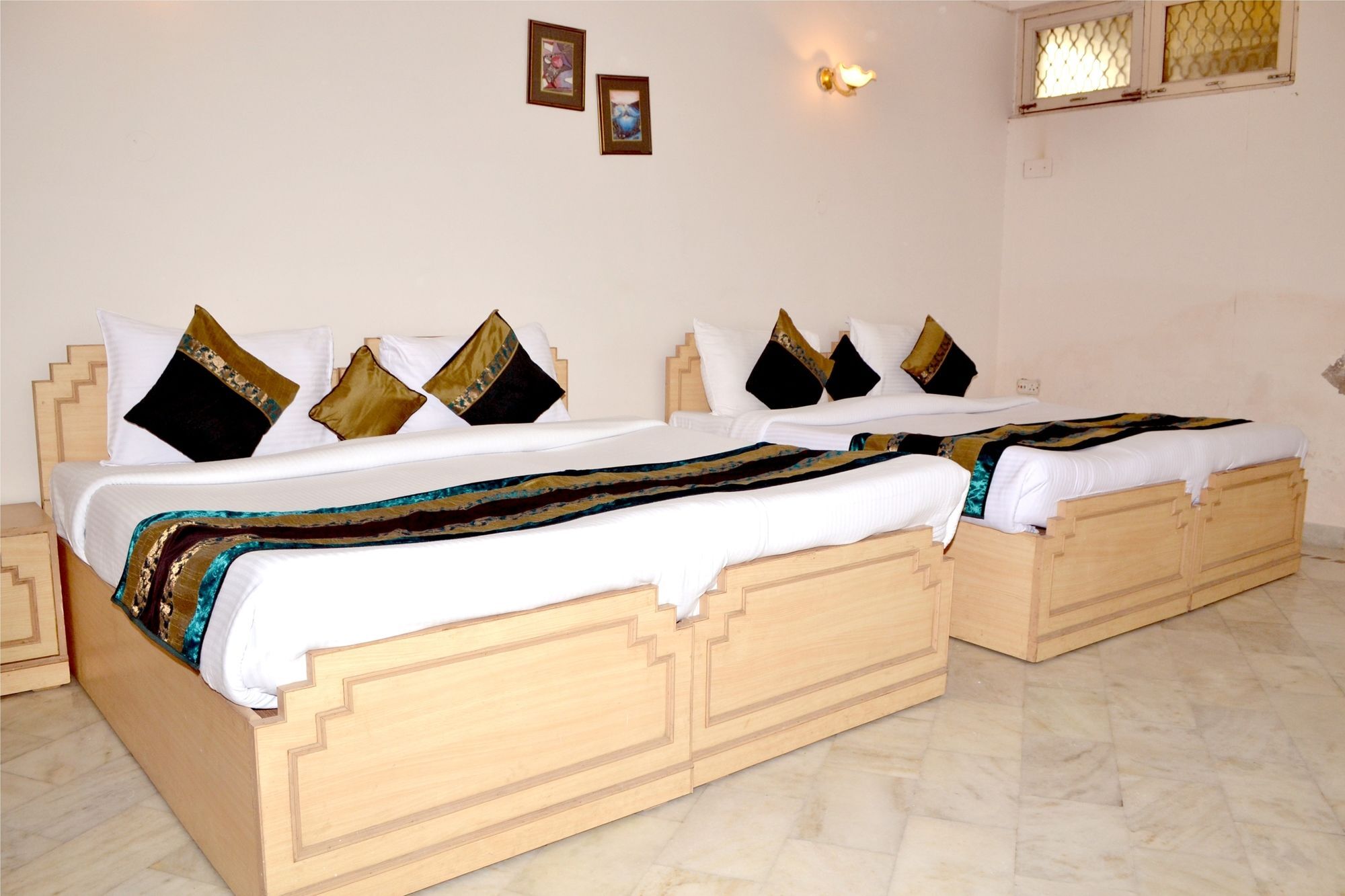 Hotel Sheela, 100M From Taj Mahal Agra  Bagian luar foto