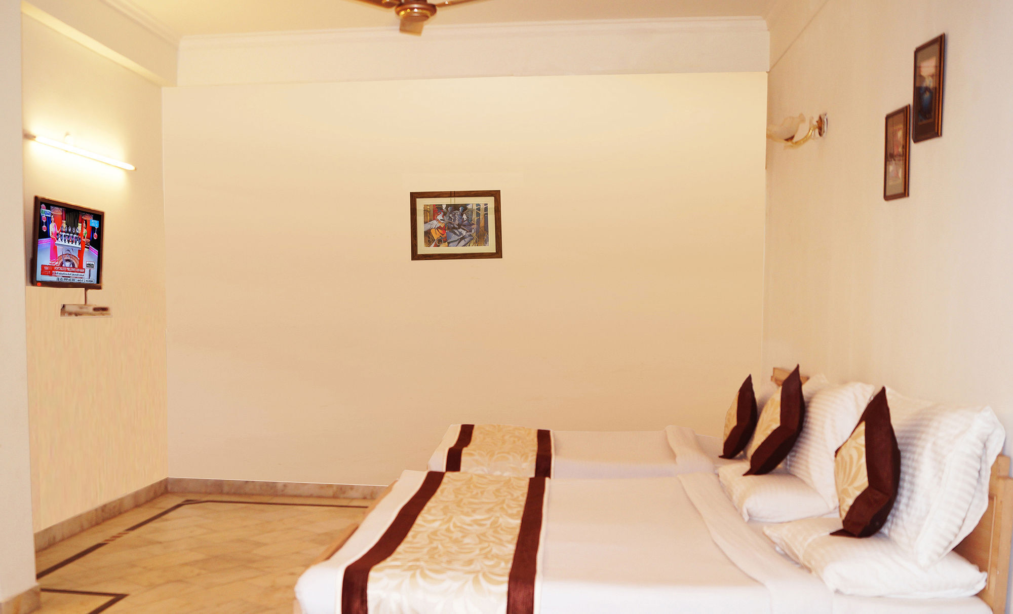 Hotel Sheela, 100M From Taj Mahal Agra  Bagian luar foto