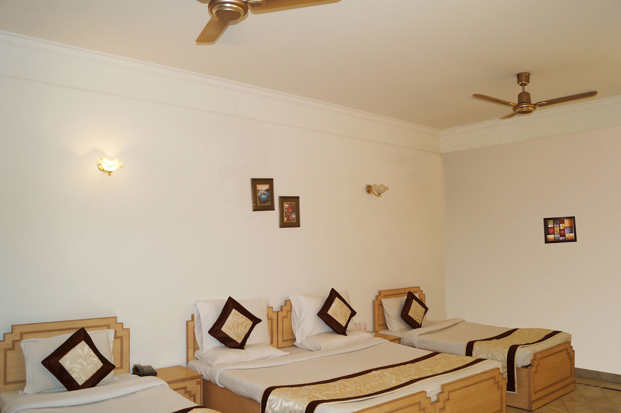 Hotel Sheela, 100M From Taj Mahal Agra  Bagian luar foto